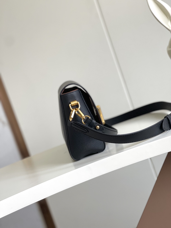 ルイヴィトンバッグ背面デザイン